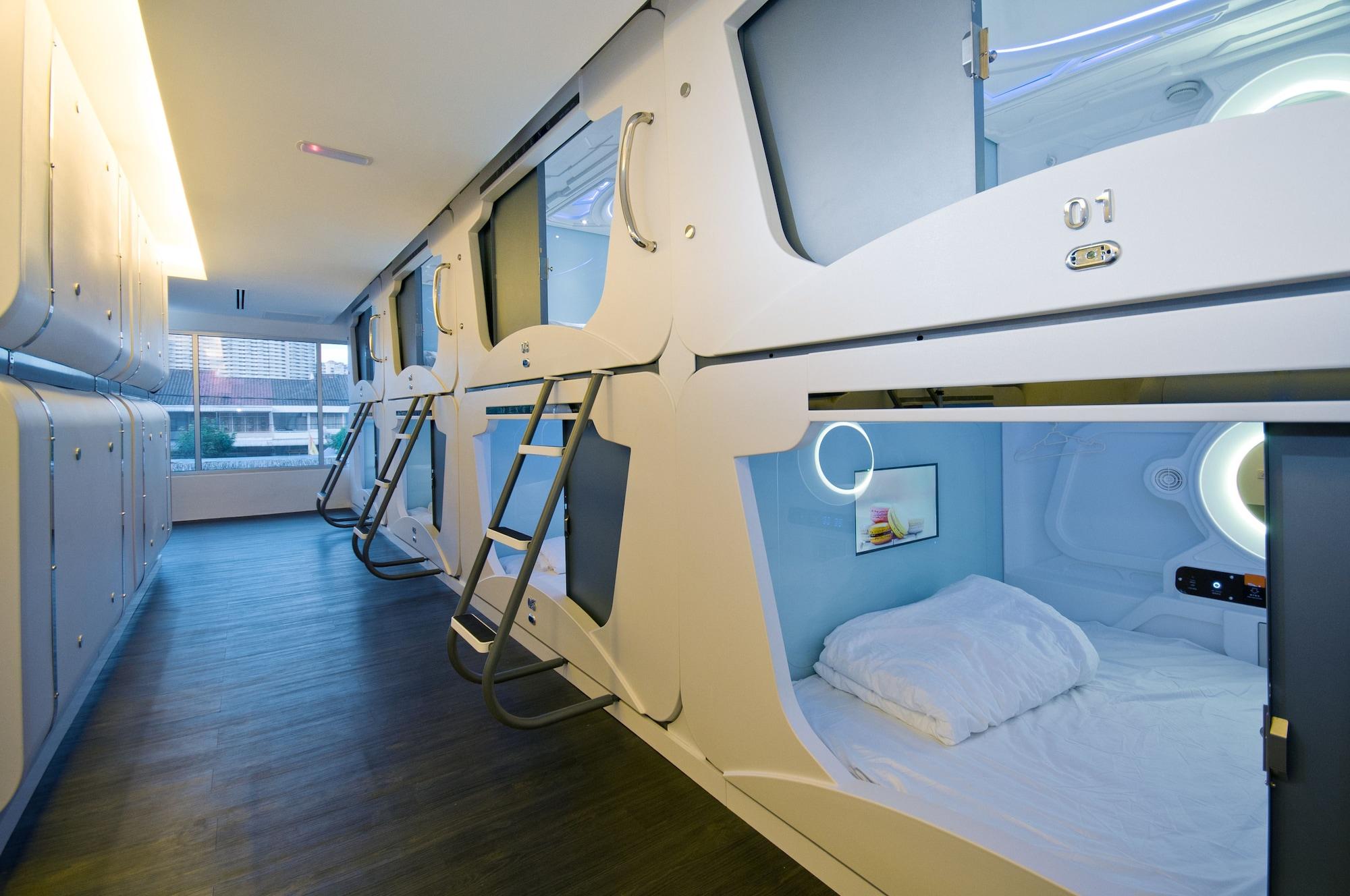 M Qube Hotel Sungai Dua Bukit Екстер'єр фото