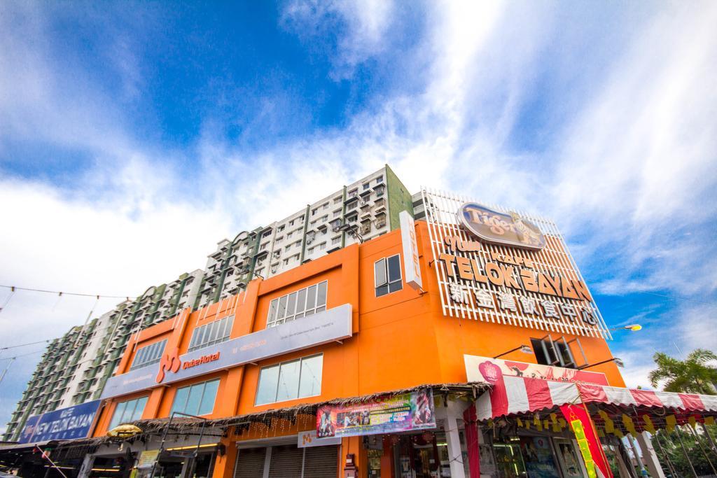 M Qube Hotel Sungai Dua Bukit Екстер'єр фото
